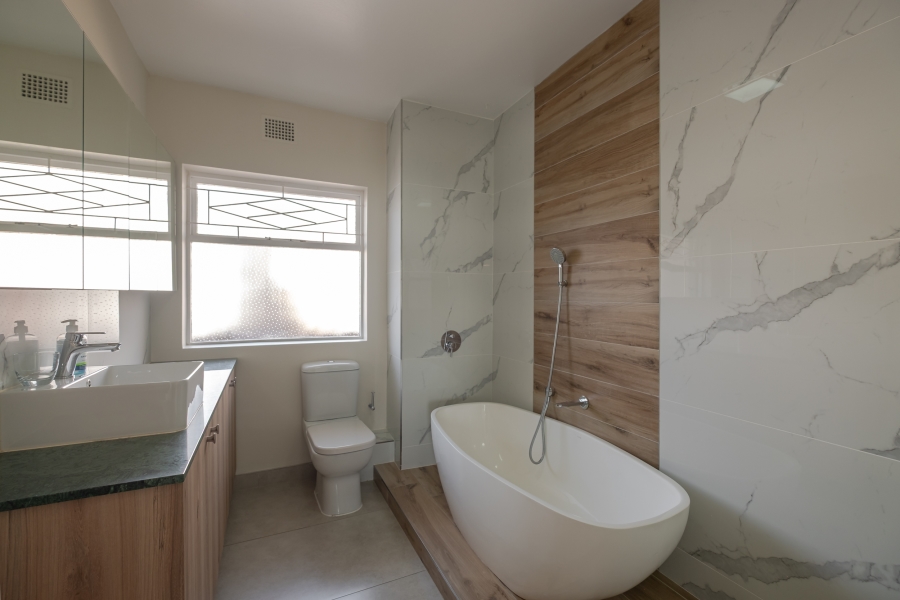 To Let 3 Bedroom Property for Rent in Sea Point Western Cape